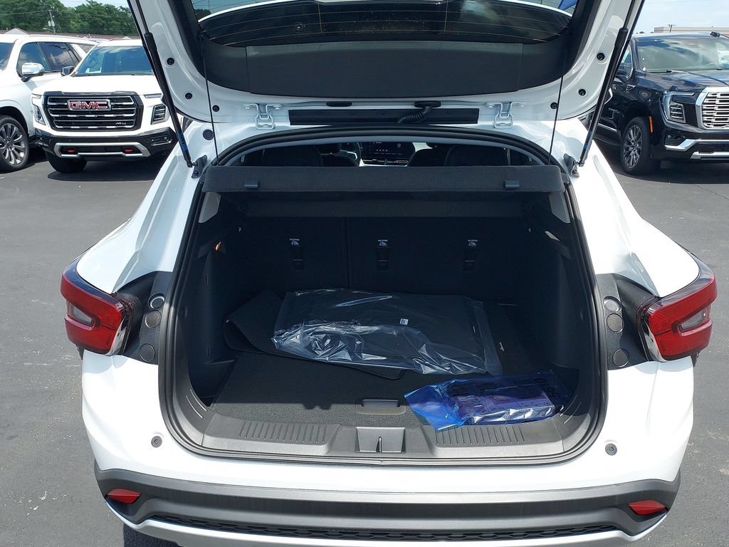 New 2026 Summit White Chevrolet LT image 20