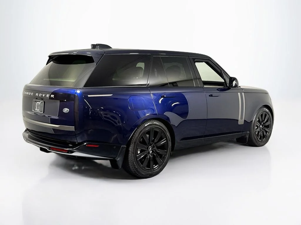 Used 2023 Blue Land Rover SE image 5