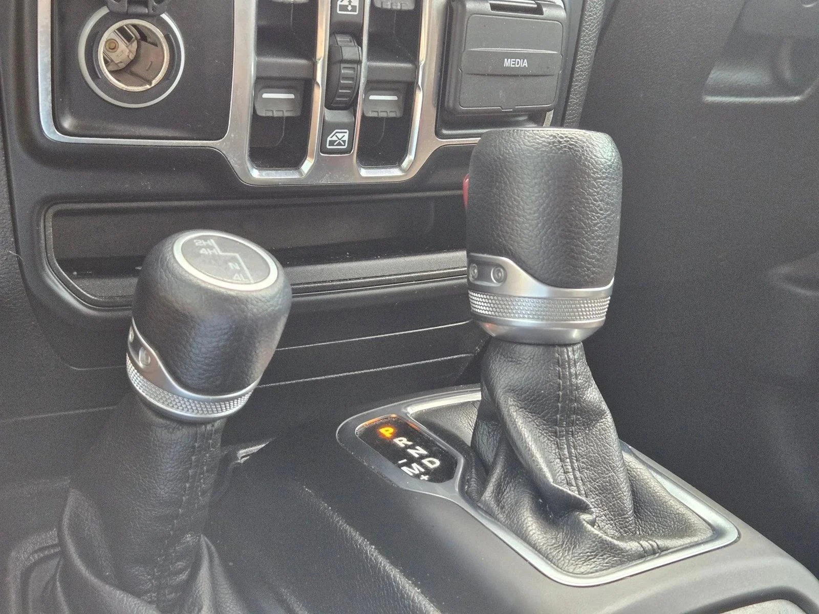 Used 2020 Gobi Clearcoat Jeep Sport S image 15