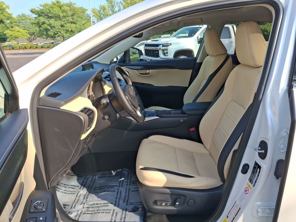 Used 2017 White Lexus 200t image 13