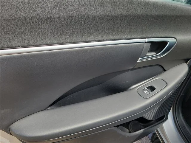 Used 2025 Aero Silver Hyundai SEL Front-Wheel Drive image 9