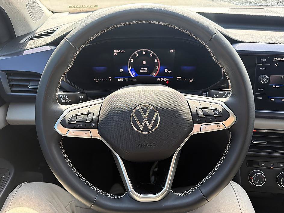 Used 2022 Black Volkswagen SE image 14