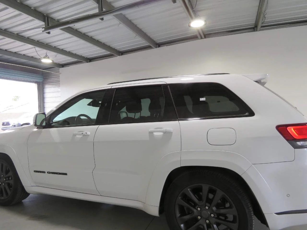 Used 2018 Bright White Clear Coat Jeep High Altitude image 8