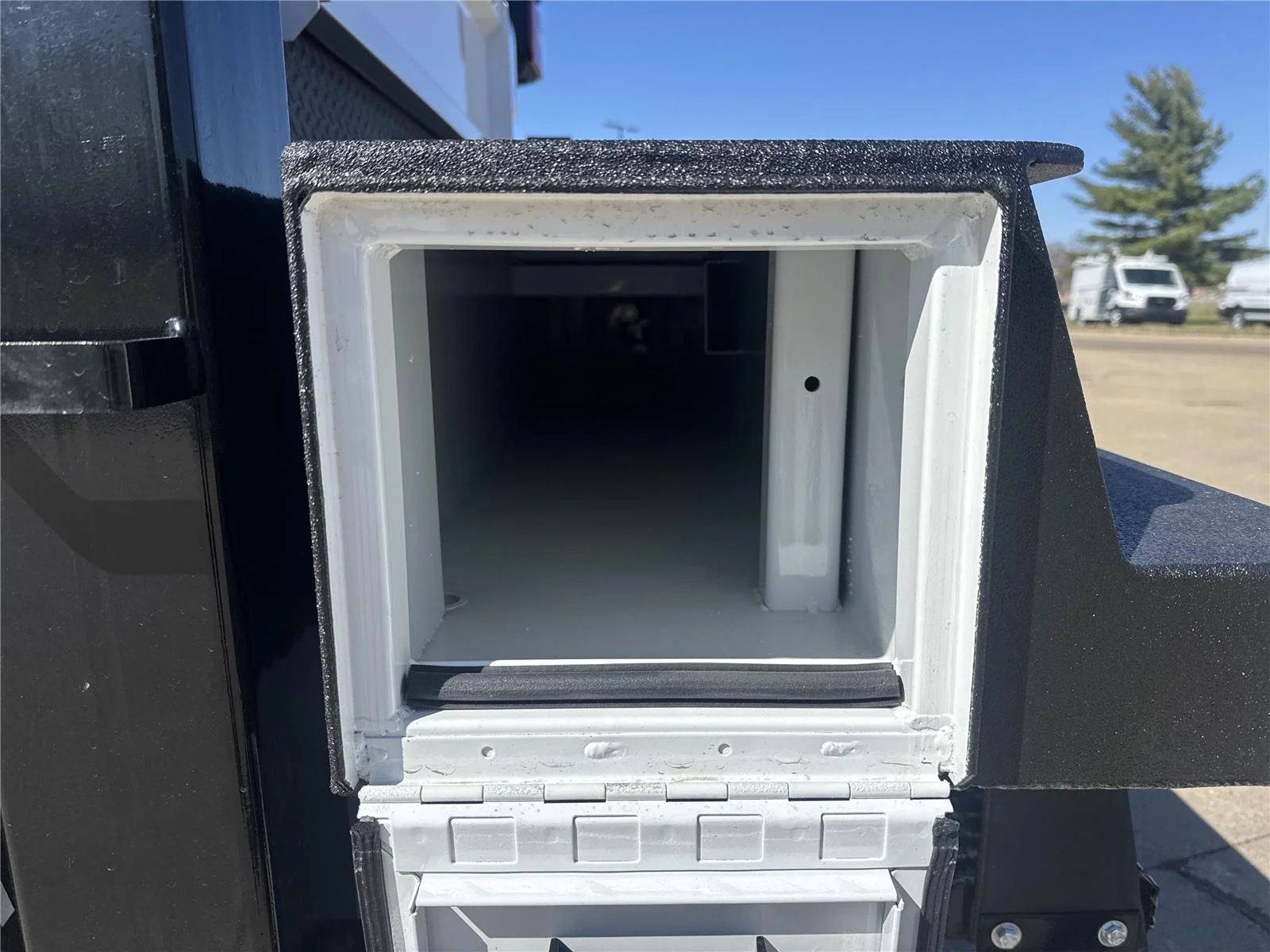 New 2026 Oxford White Ford XL image 15