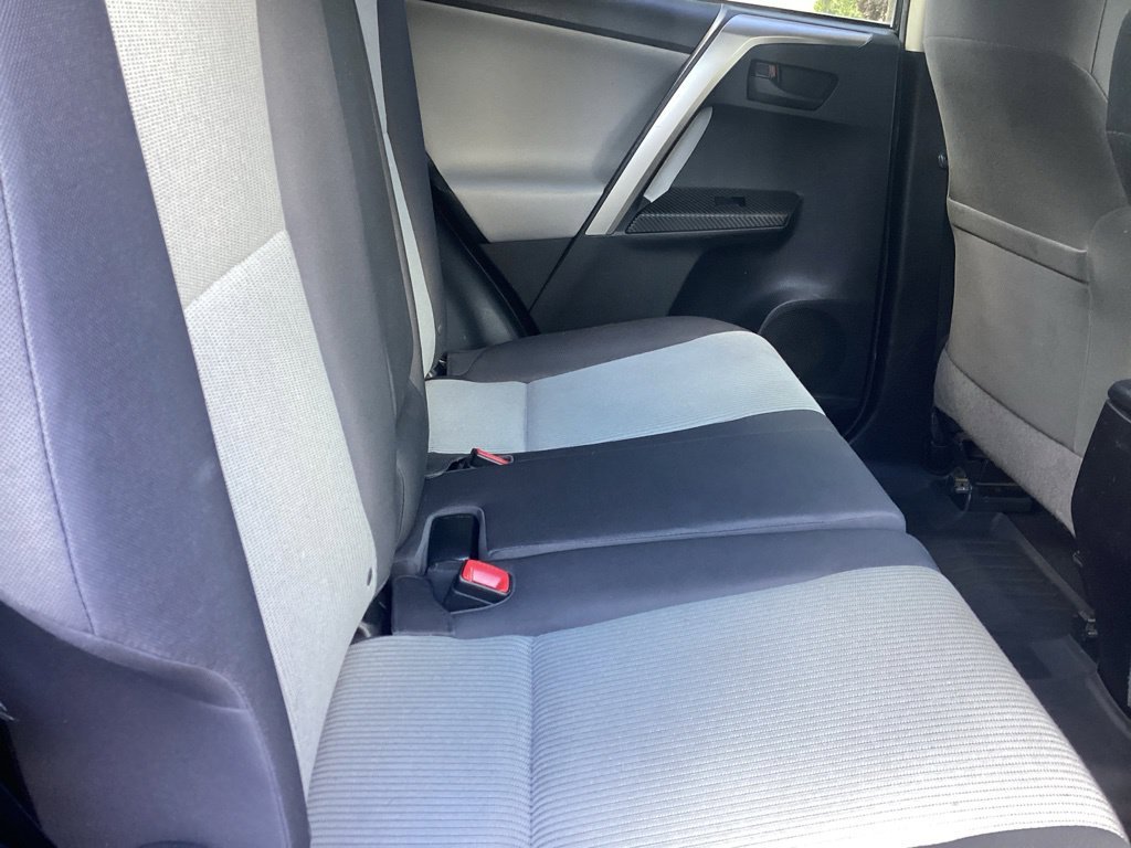 Used 2015 Gray Toyota LE image 4