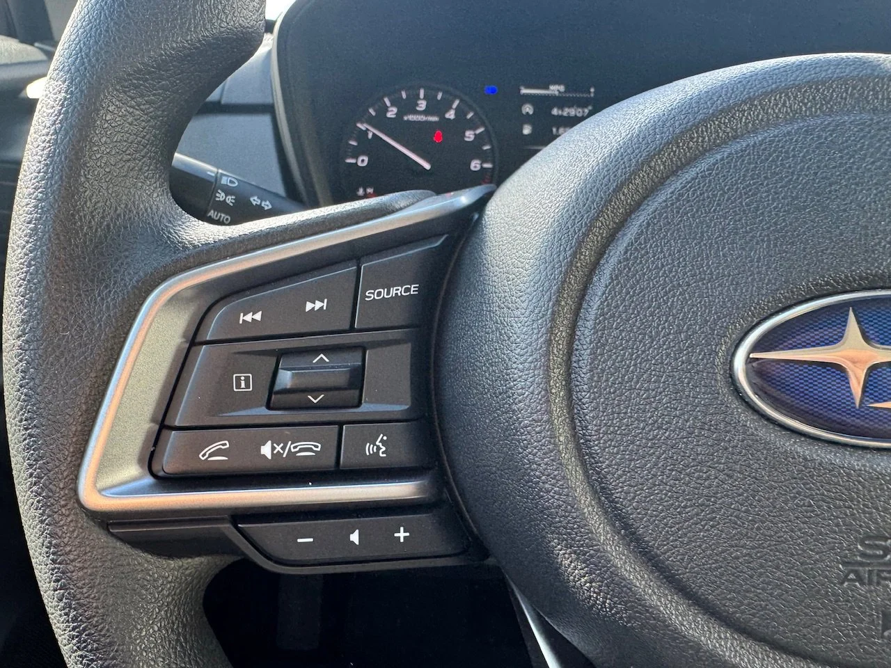 Used 2025 Crystal Black Silica Subaru Base image 29