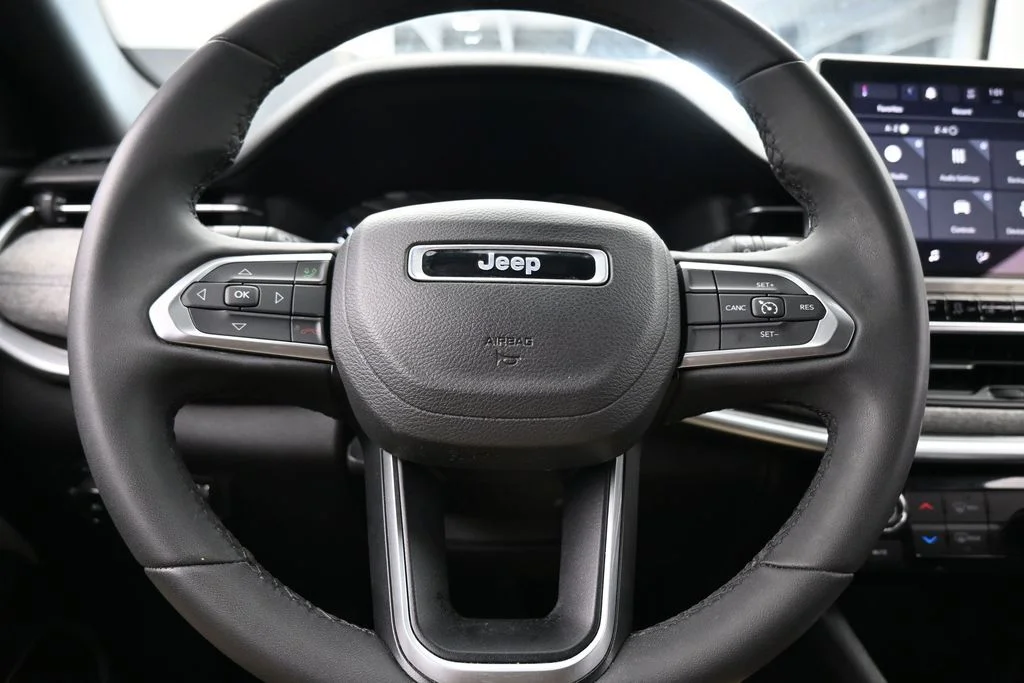 Used 2023 Bright White Clearcoat Jeep Latitude image 24