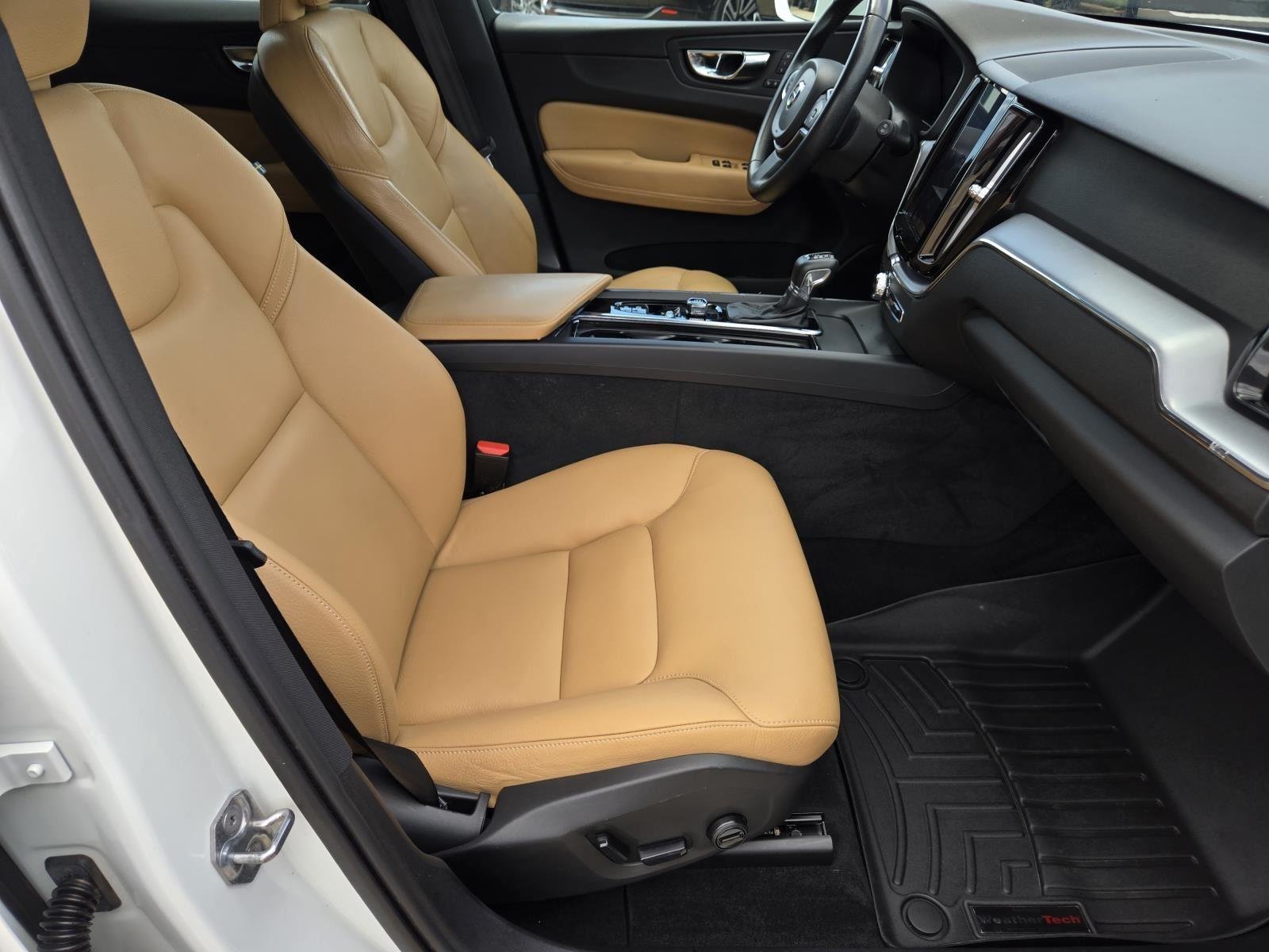 Used 2020 Ice White Volvo Momentum image 40