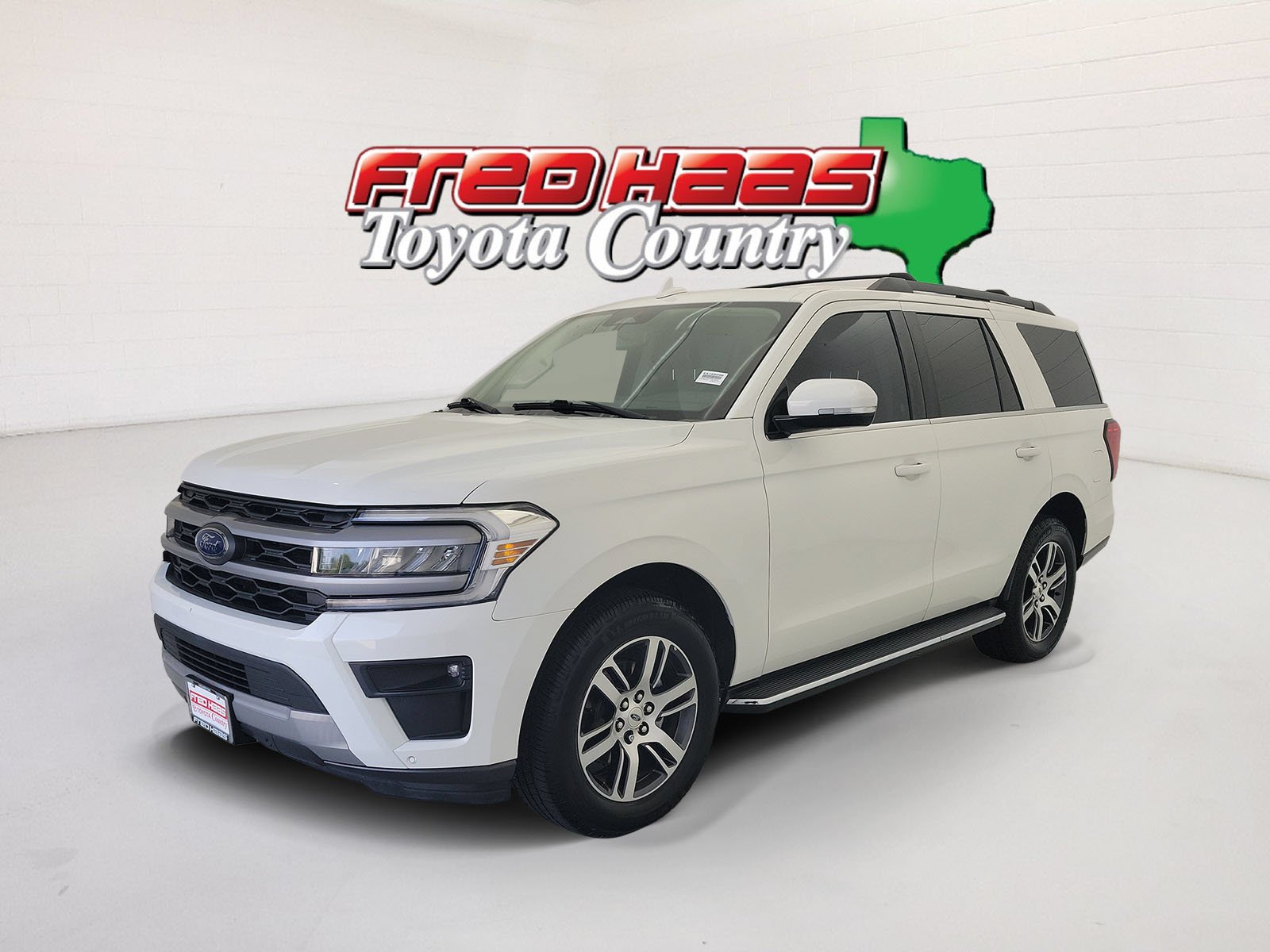 Used 2022 White Metallic Ford XLT image 1