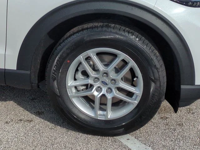 New 2026 Star White Metallic Tri-Coat Ford Active image 11