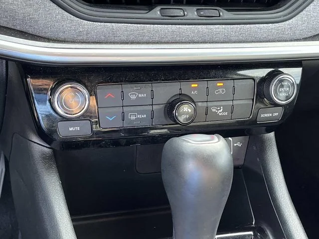 Used 2025 Black Jeep Latitude image 28
