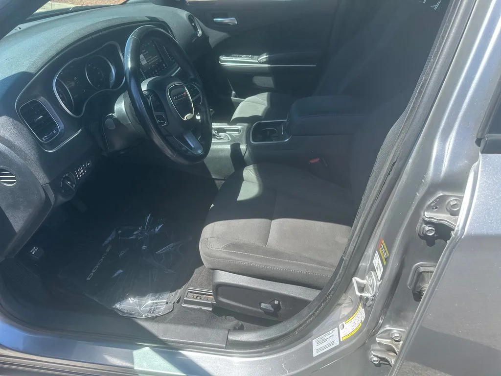 Used 2018 Silver Dodge V6 image 10
