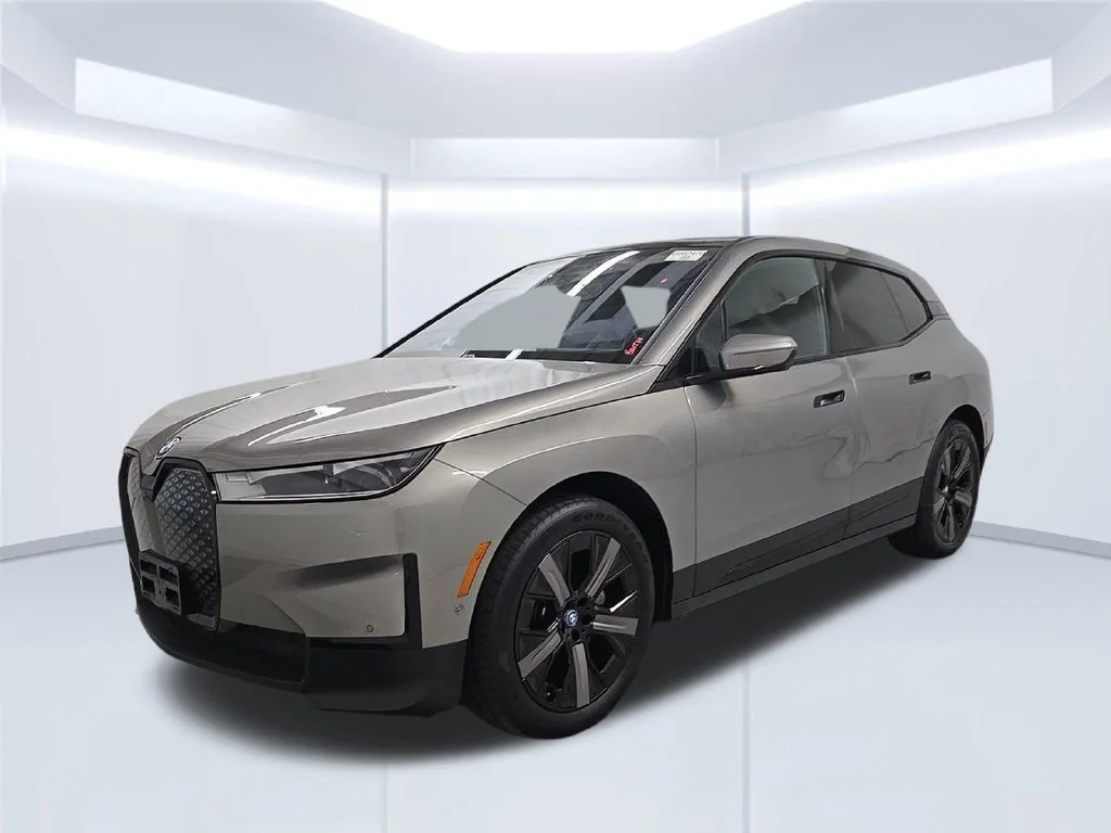 Used 2024 Gray BMW xDrive50 image 2