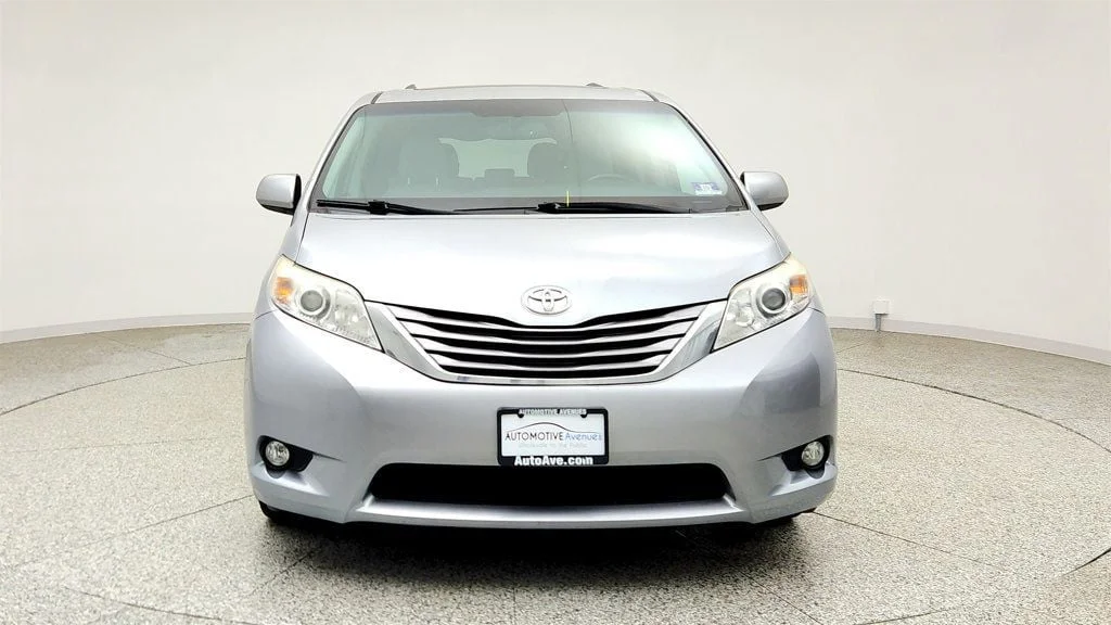 Used 2017 Silver Sky Metallic Toyota XLE Premium AWD 7-Passenger image 2