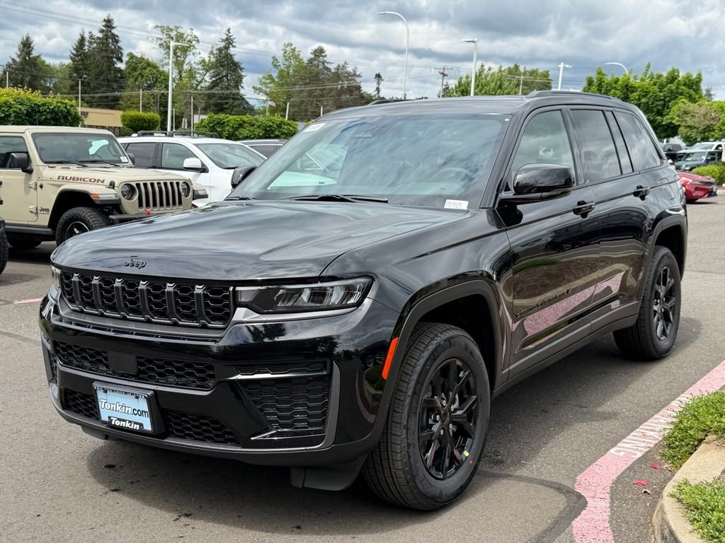 New 2026 Diamond Black Crystal Pearl-Coat Exterior Paint Jeep Altitude image 4