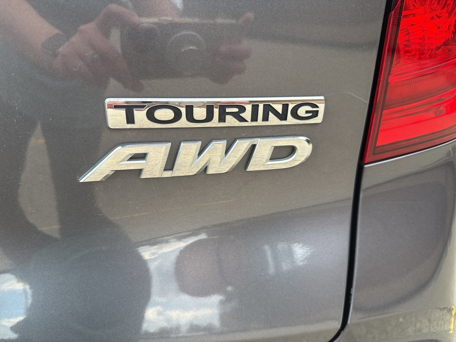 Used 2018 Modern Steel Metallic Honda Touring image 31