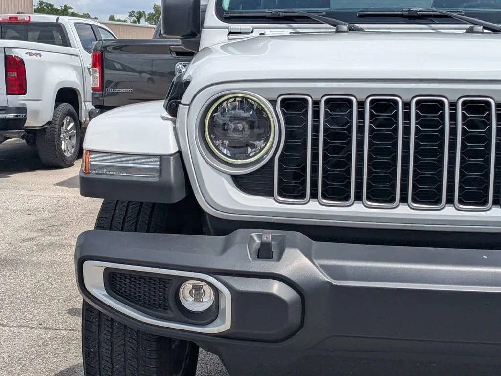 2025 Jeep Wrangler 4-Door Sahara - Photo 8