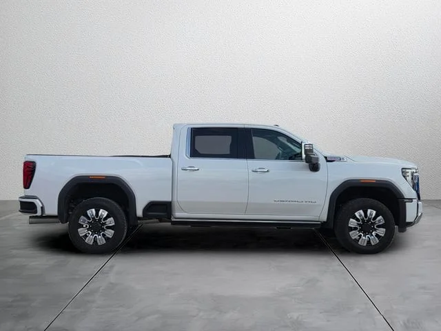 Used 2024 White GMC Denali image 5