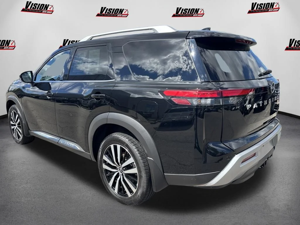Used 2024 Black Nissan Platinum image 9