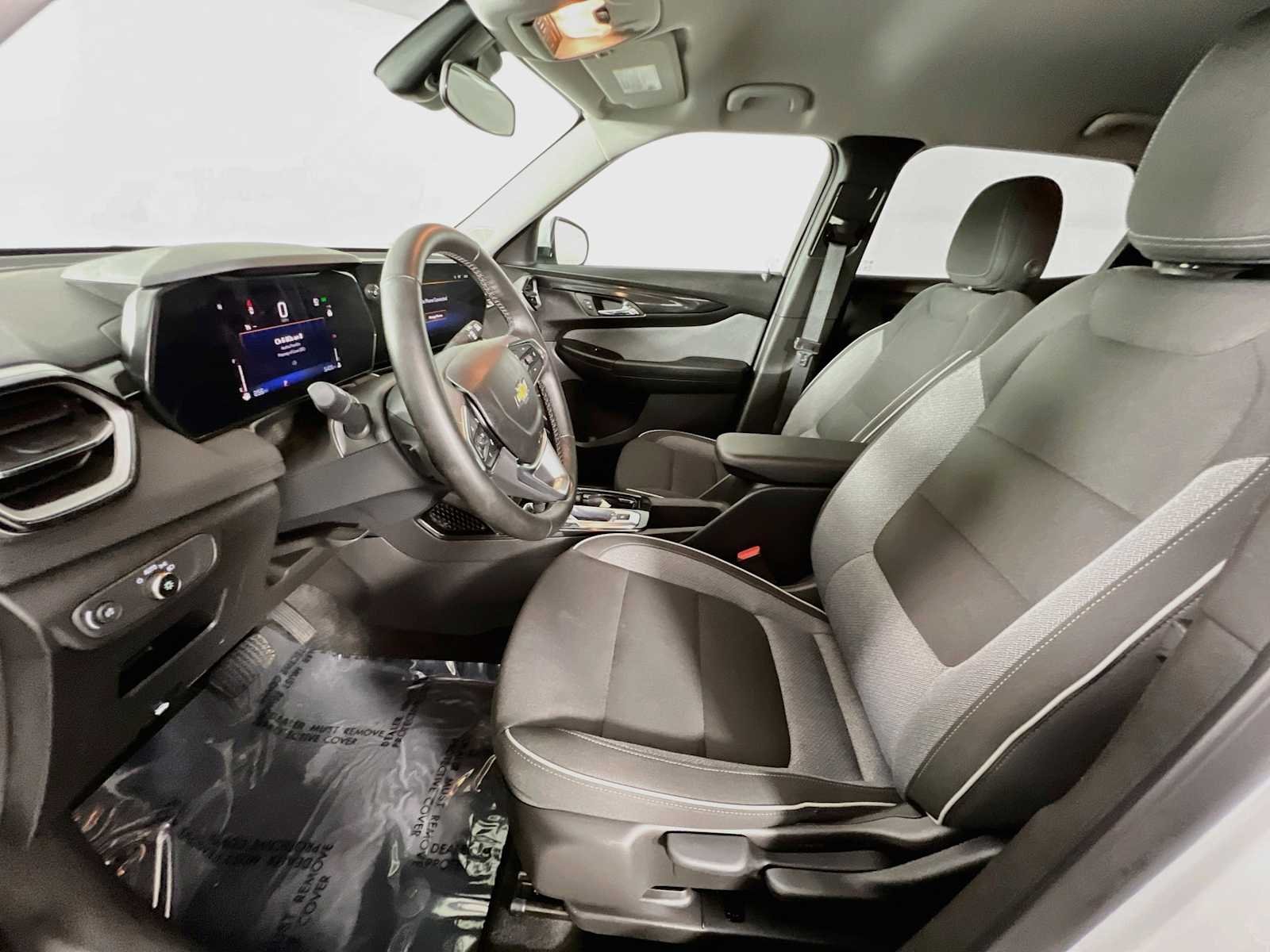 Used 2025 Summit White Chevrolet LT image 20