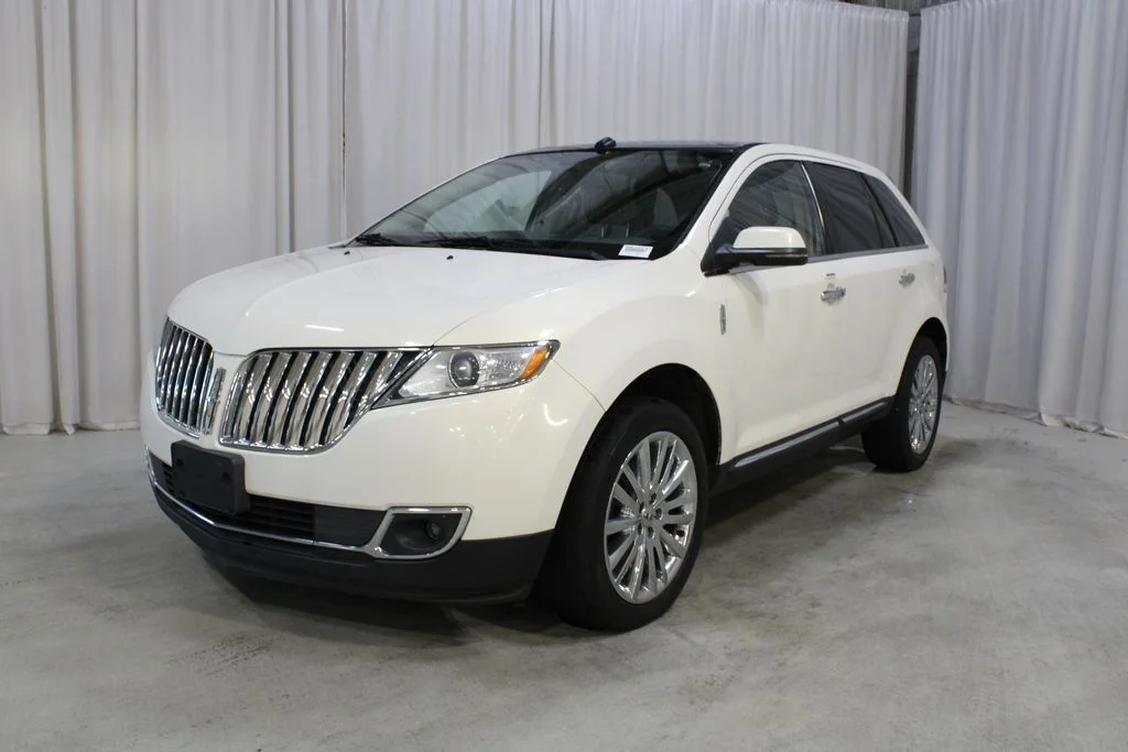 Used 2012 Beige Lincoln Base image 37