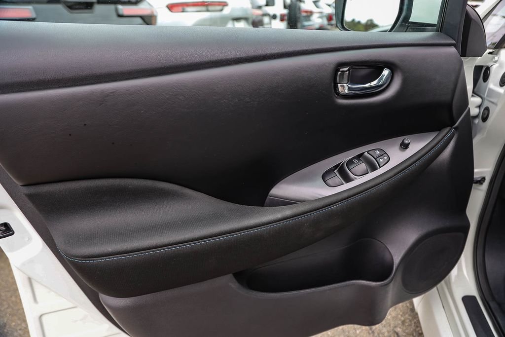 Used 2023 White Nissan S image 20