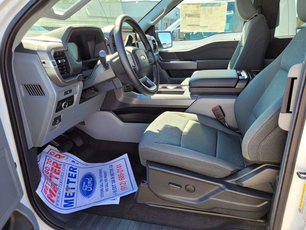 New 2025 Oxford White Ford XLT image 27