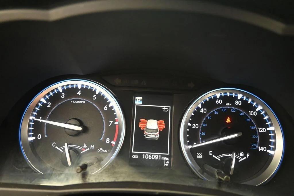 Used 2018 White Toyota XLE image 19