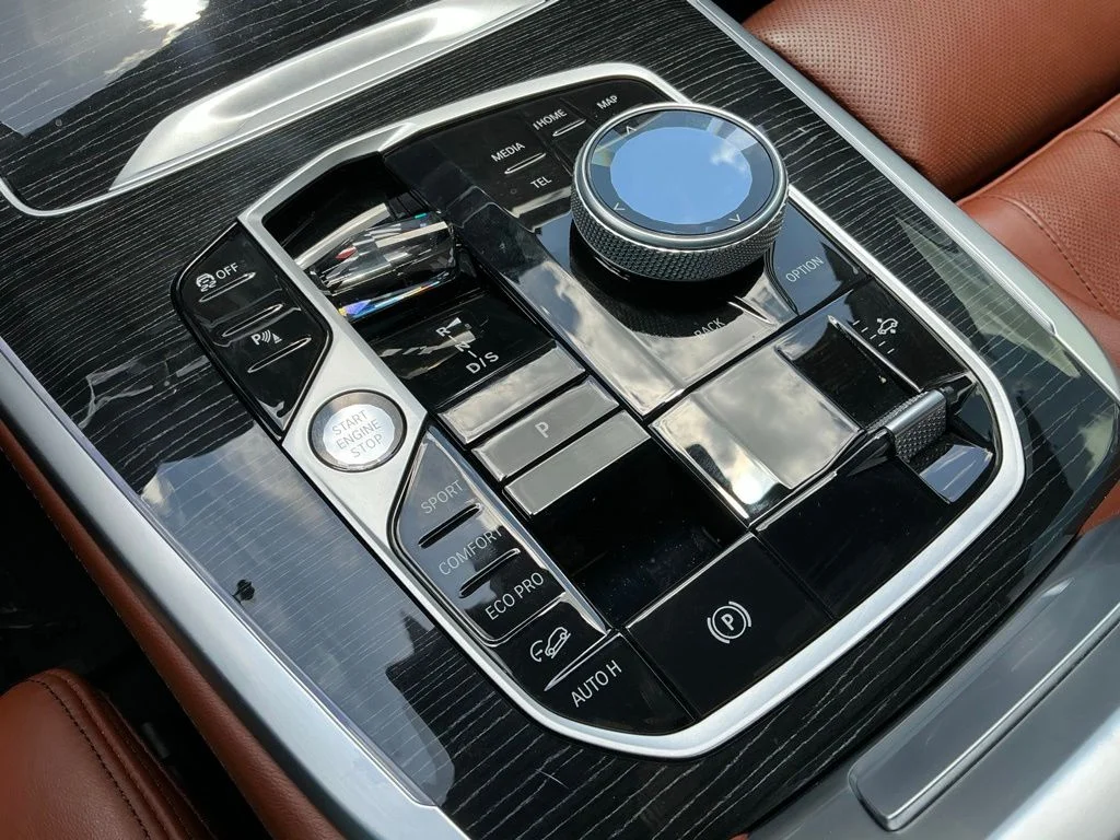 Used 2023 White BMW M60i image 47
