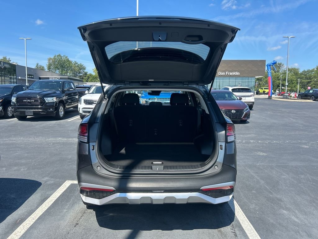 Used 2023 Gray Kia LX image 9