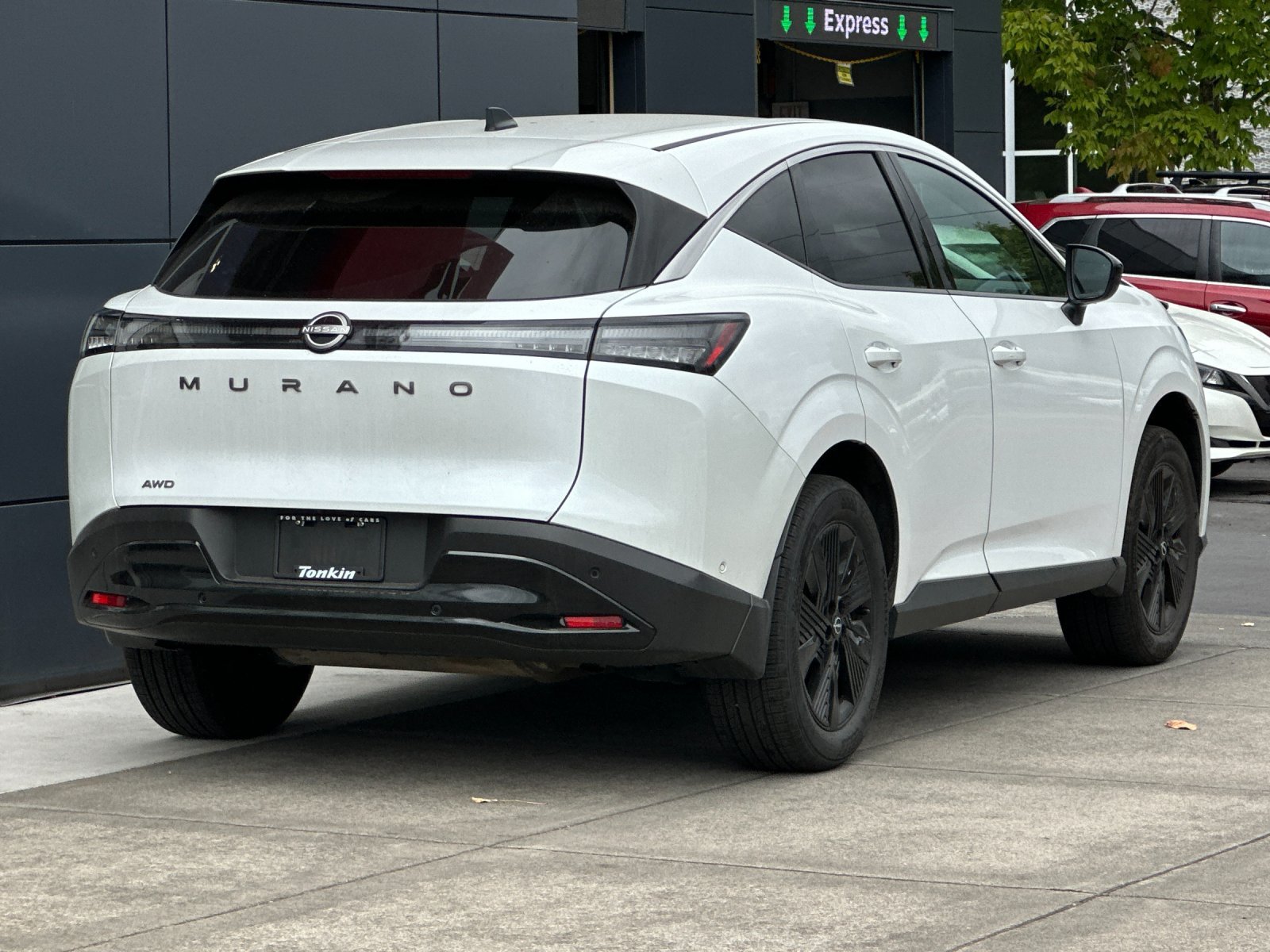 Used 2025 Everest White Pearl Tricoat Nissan SV image 4