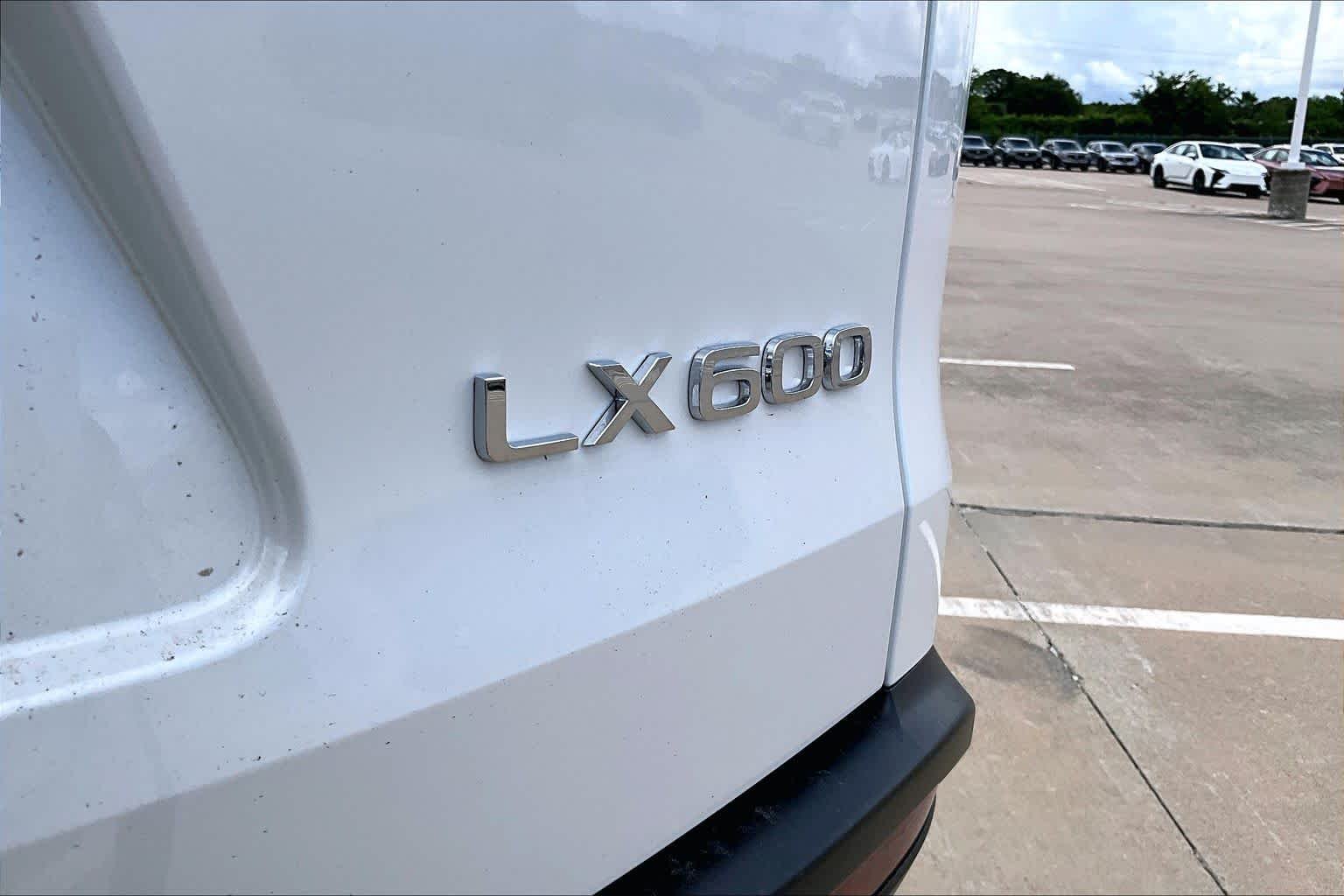 New 2026 Eminent White Pearl Lexus LUXURY image 7
