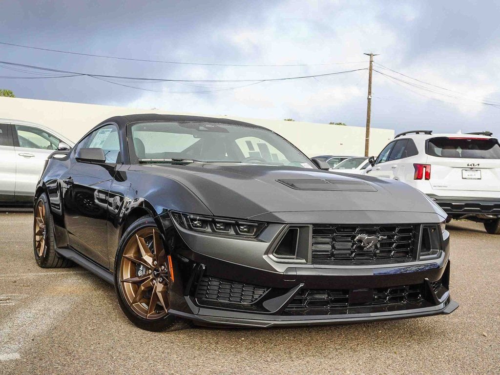 2026 Ford Mustang Dark Horse's photo