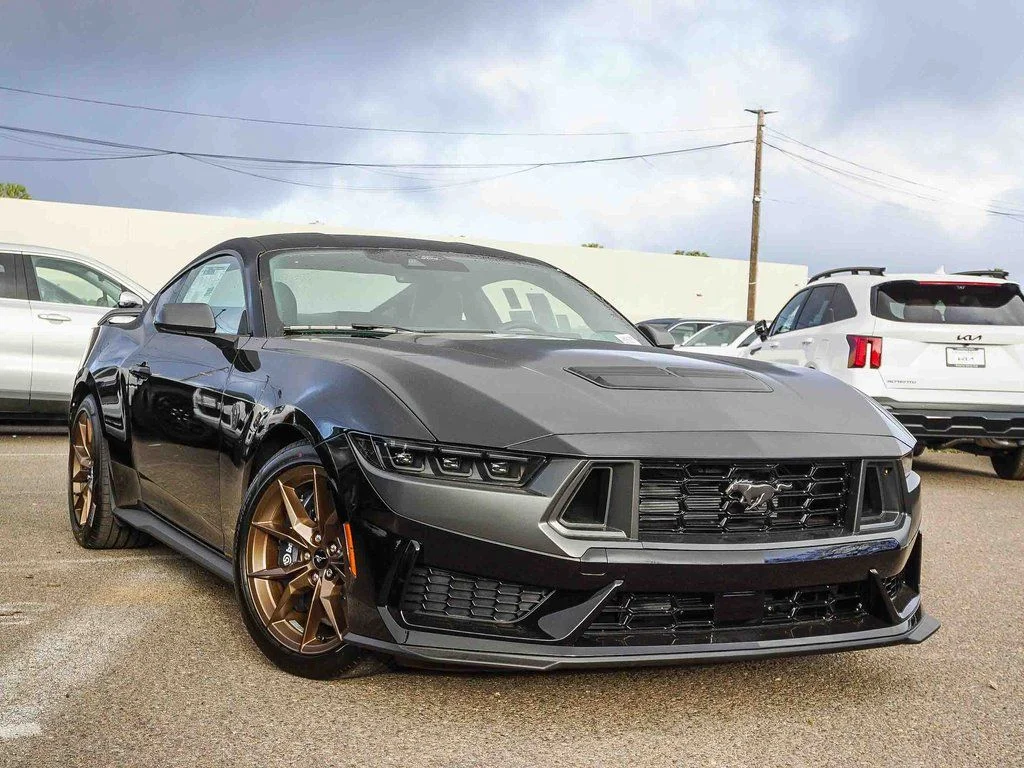 2026 Ford Mustang Dark Horse's photo