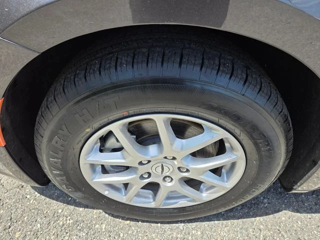Used 2023 Gray Chrysler Touring L image 23