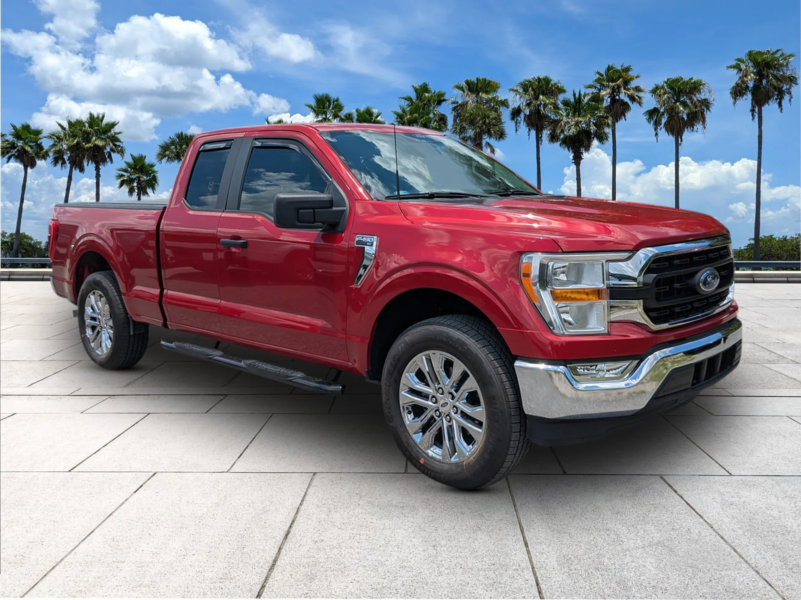 Certified Used 2022 Rapid Red Metallic Tinted Clearcoat Ford XLT image 2