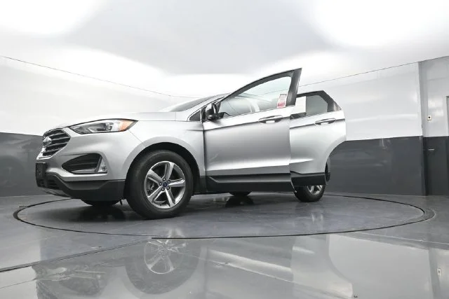 Used 2019 Silver Ford SEL image 32