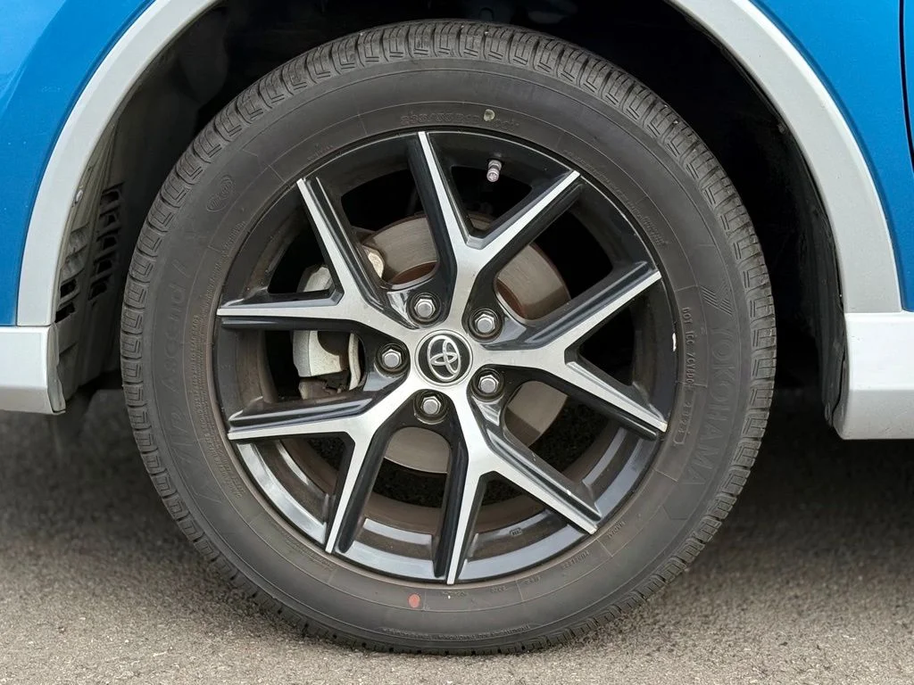Used 2016 Electric Storm Blue Toyota SE image 9