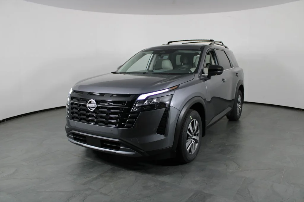 New 2026 Gun Metallic Nissan SL image 2