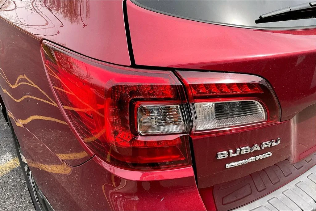 Used 2019 Red Subaru 2.5i image 32