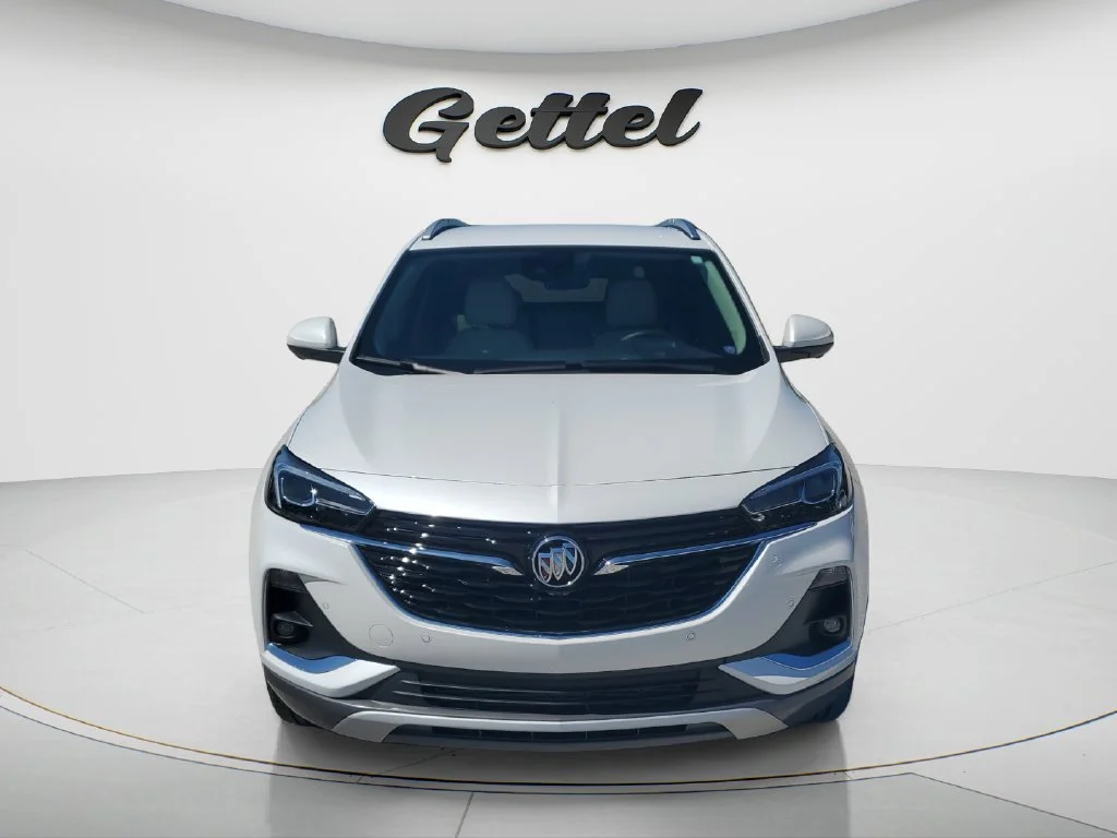 Used 2022 WHITE FROST TRICOAT Buick Essence image 2