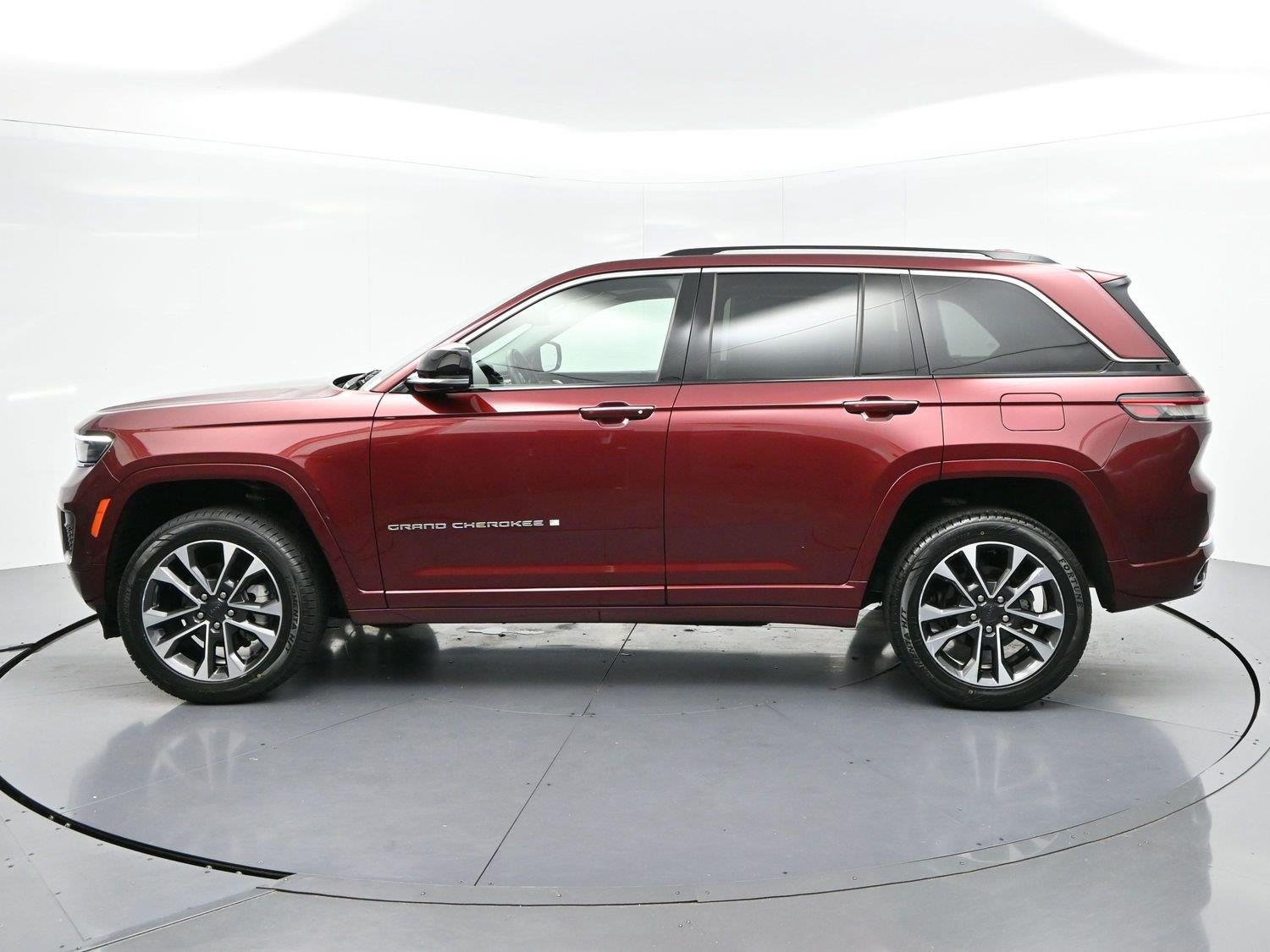 Used 2022 Velvet Red Pearlcoat Jeep Overland image 4