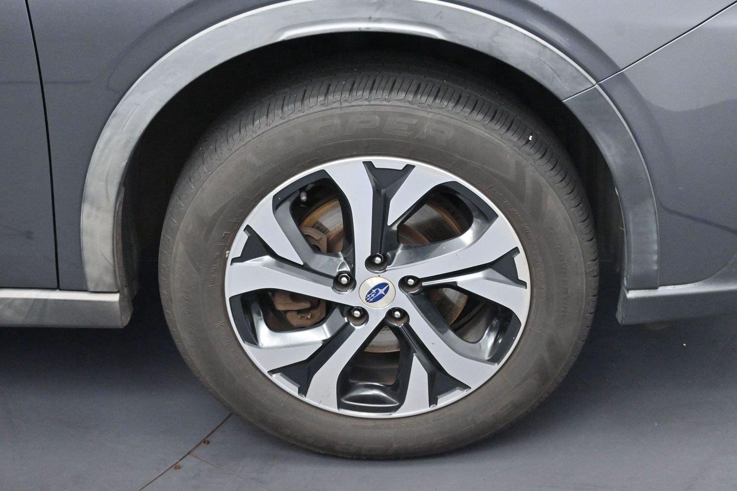 Used 2020 Magnetite Gray Metallic Subaru Limited image 34