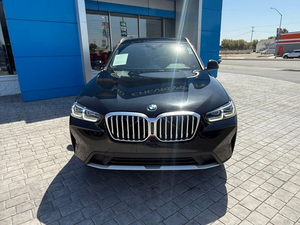 Used 2022 Black BMW sDrive30i image 3
