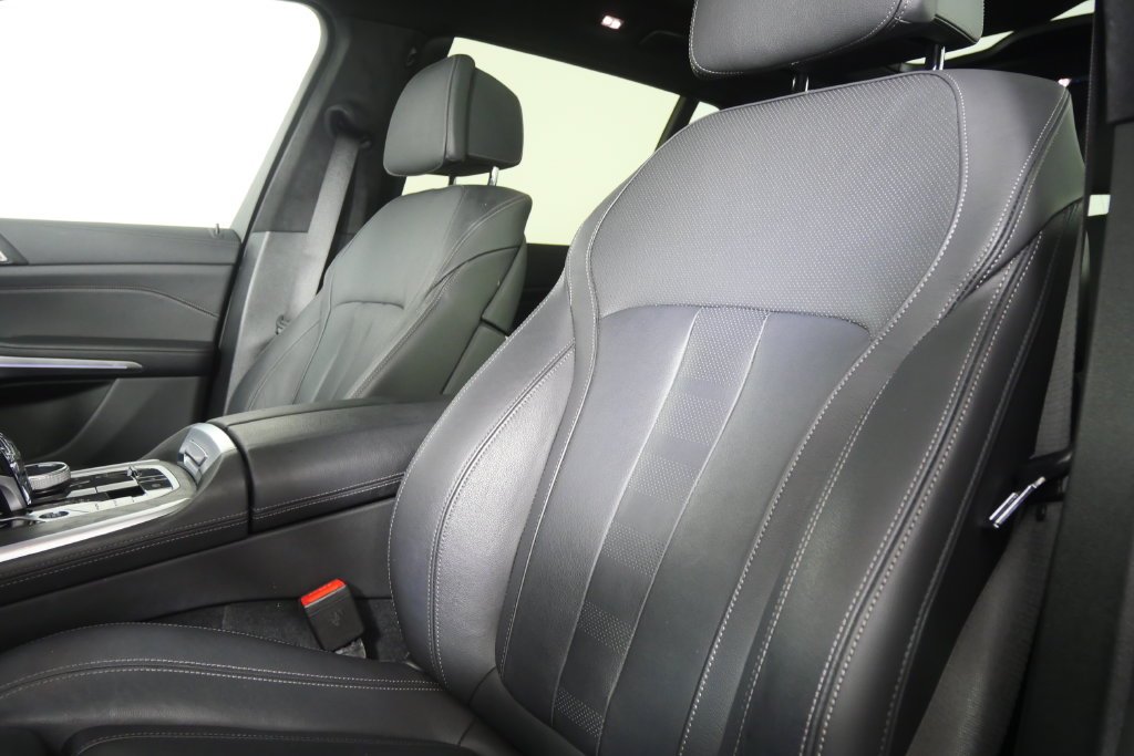 Used 2022 Black Sapphire Metallic BMW M50i image 11