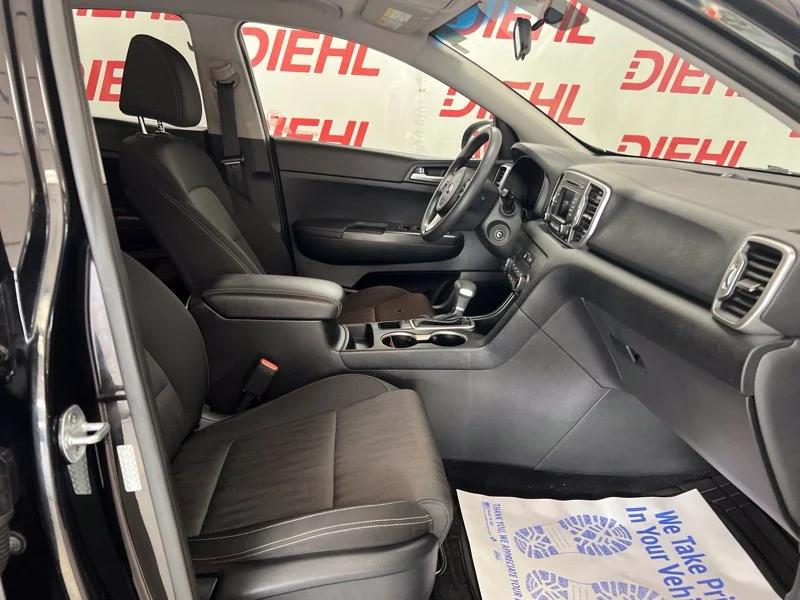 Used 2017 Red Kia LX image 12