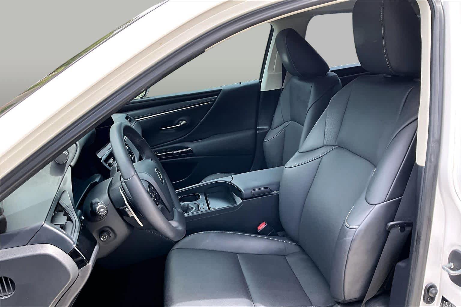Used 2024 Eminent White Pearl Lexus  image 8