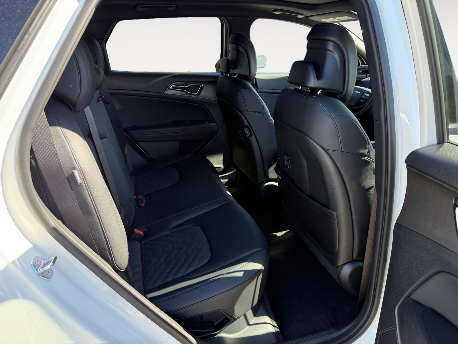 New 2026 Snow White Pearl Kia X-Line image 18