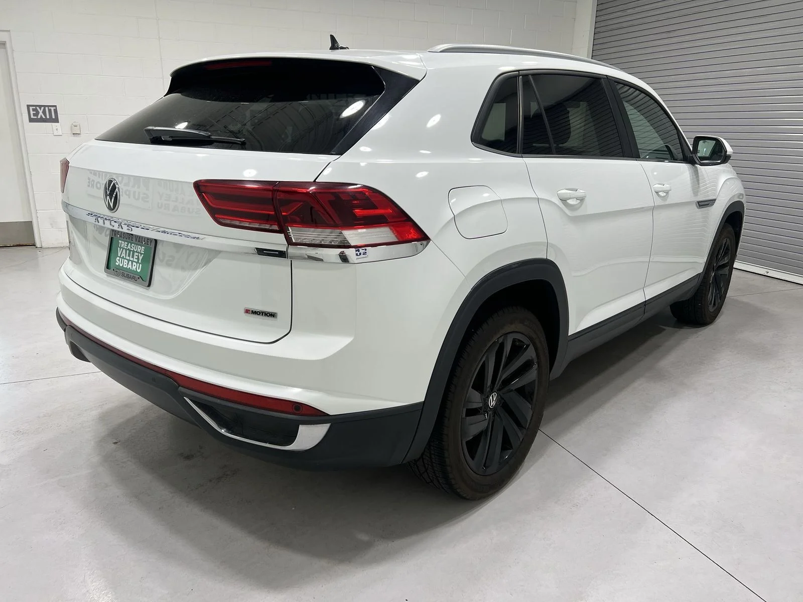 Used 2022 White Volkswagen 2.0T SE w/Technology image 8