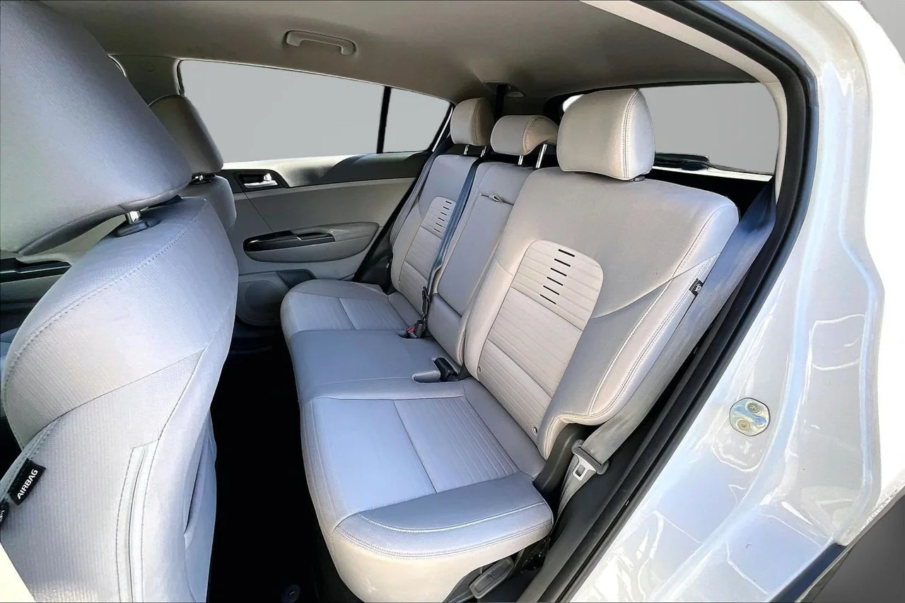 Used 2017 White Kia LX image 20
